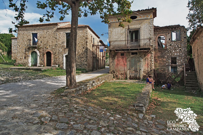 Roscigno Vecchia